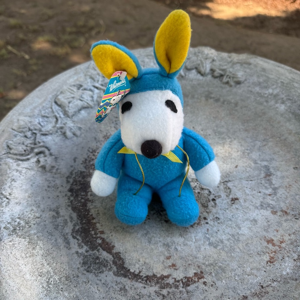 NWT Whitman’s‎ Peanuts Blue Bunny Plush Toy